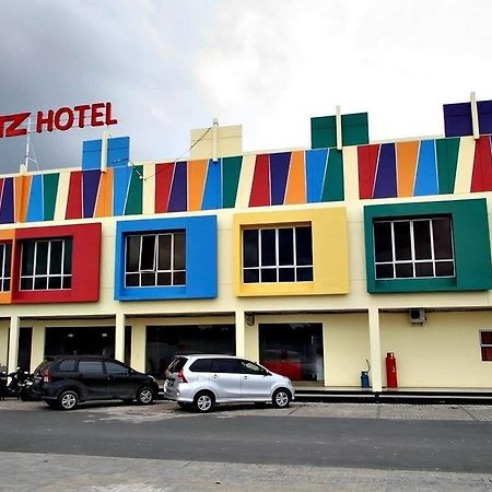 Blitz Batam Exterior foto
