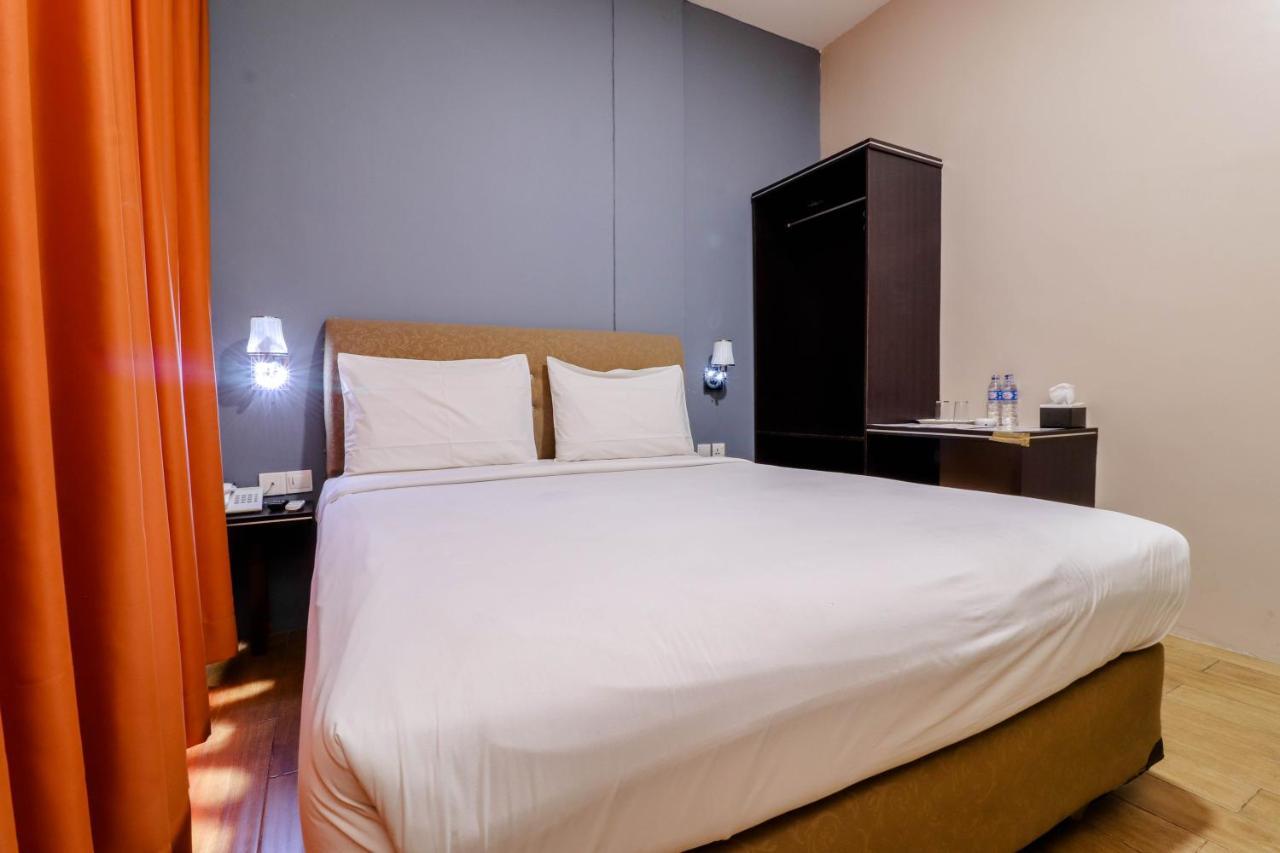 Blitz Batam Exterior foto