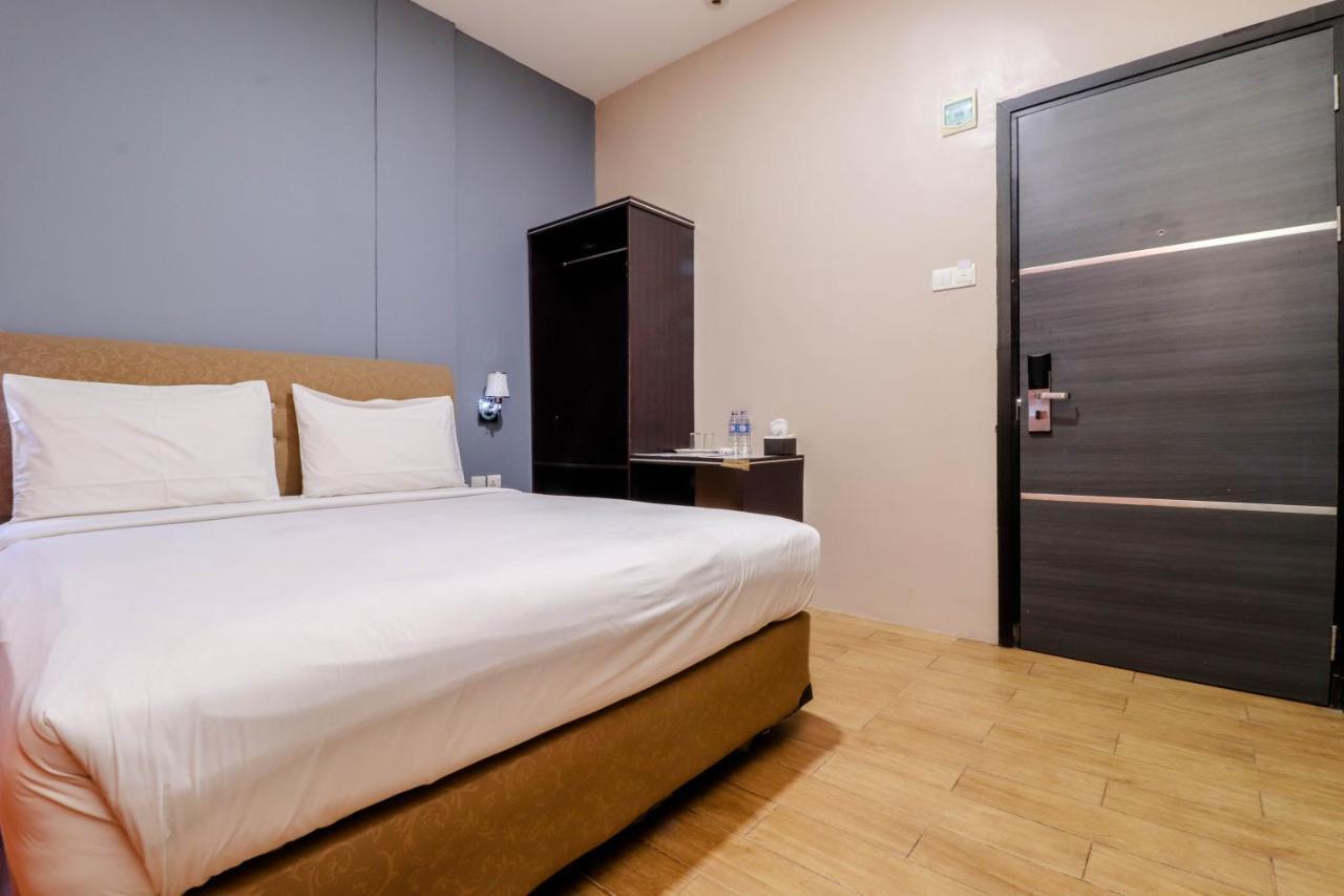 Blitz Batam Exterior foto