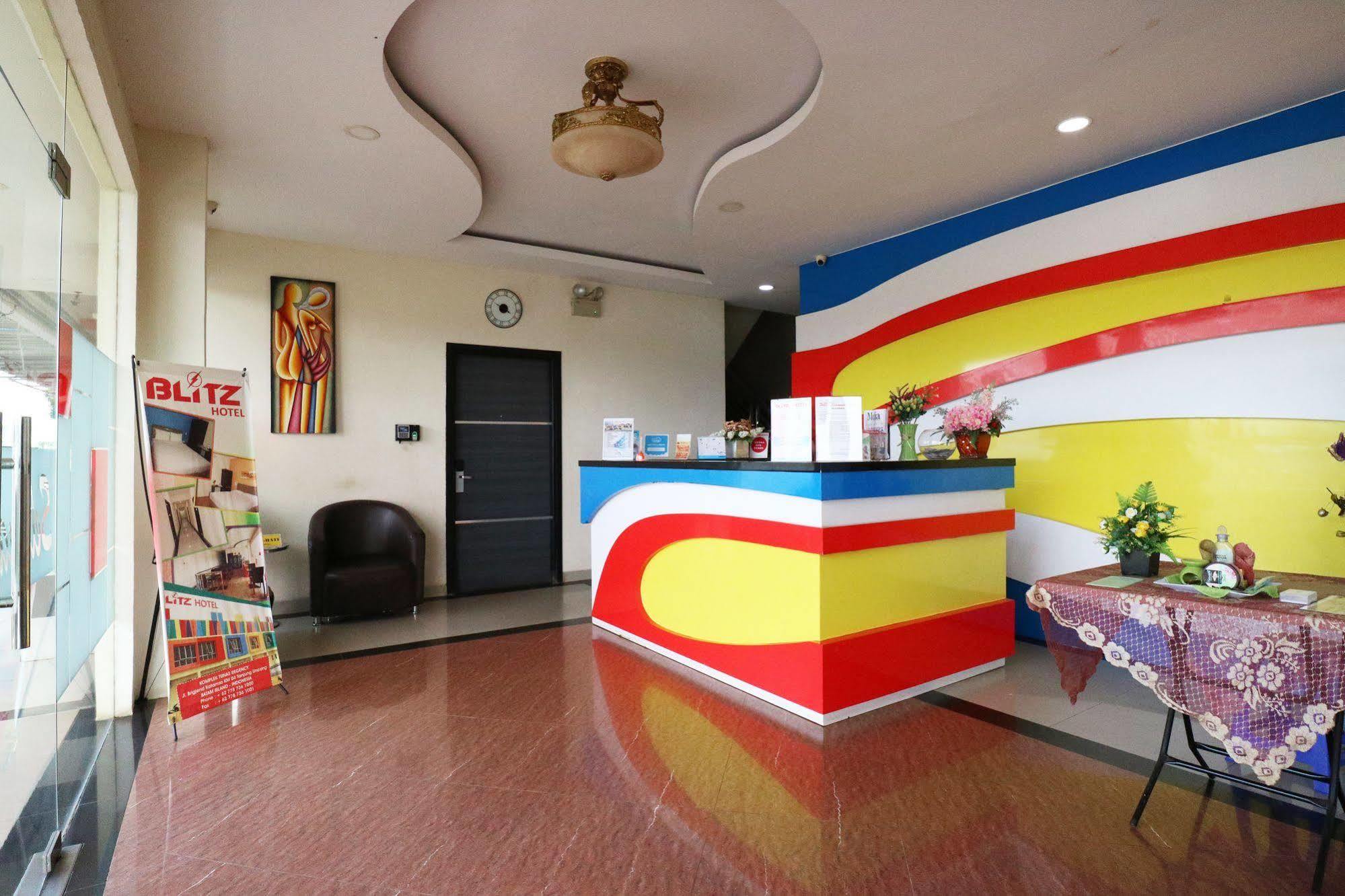 Blitz Batam Exterior foto