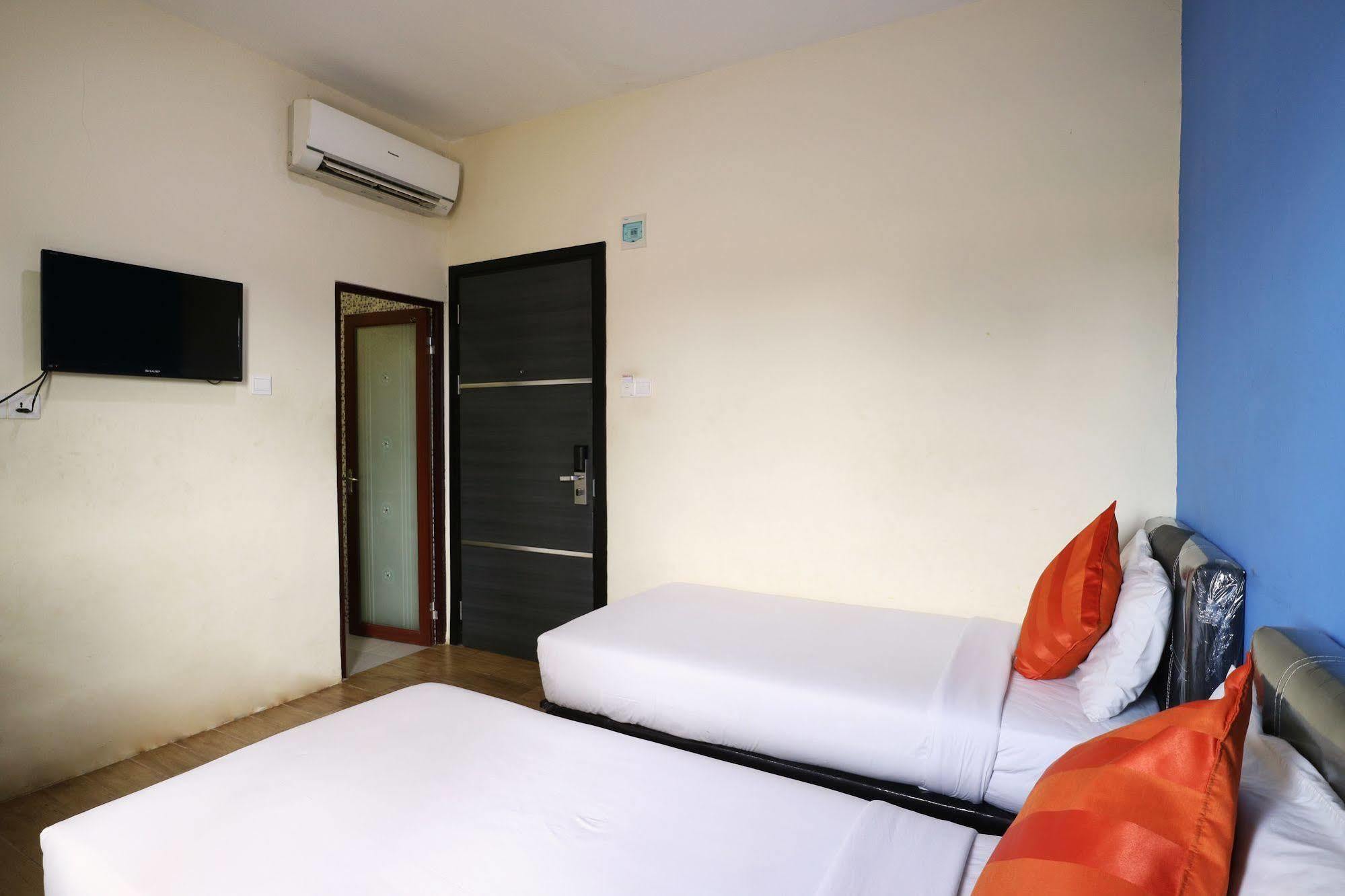 Blitz Batam Exterior foto