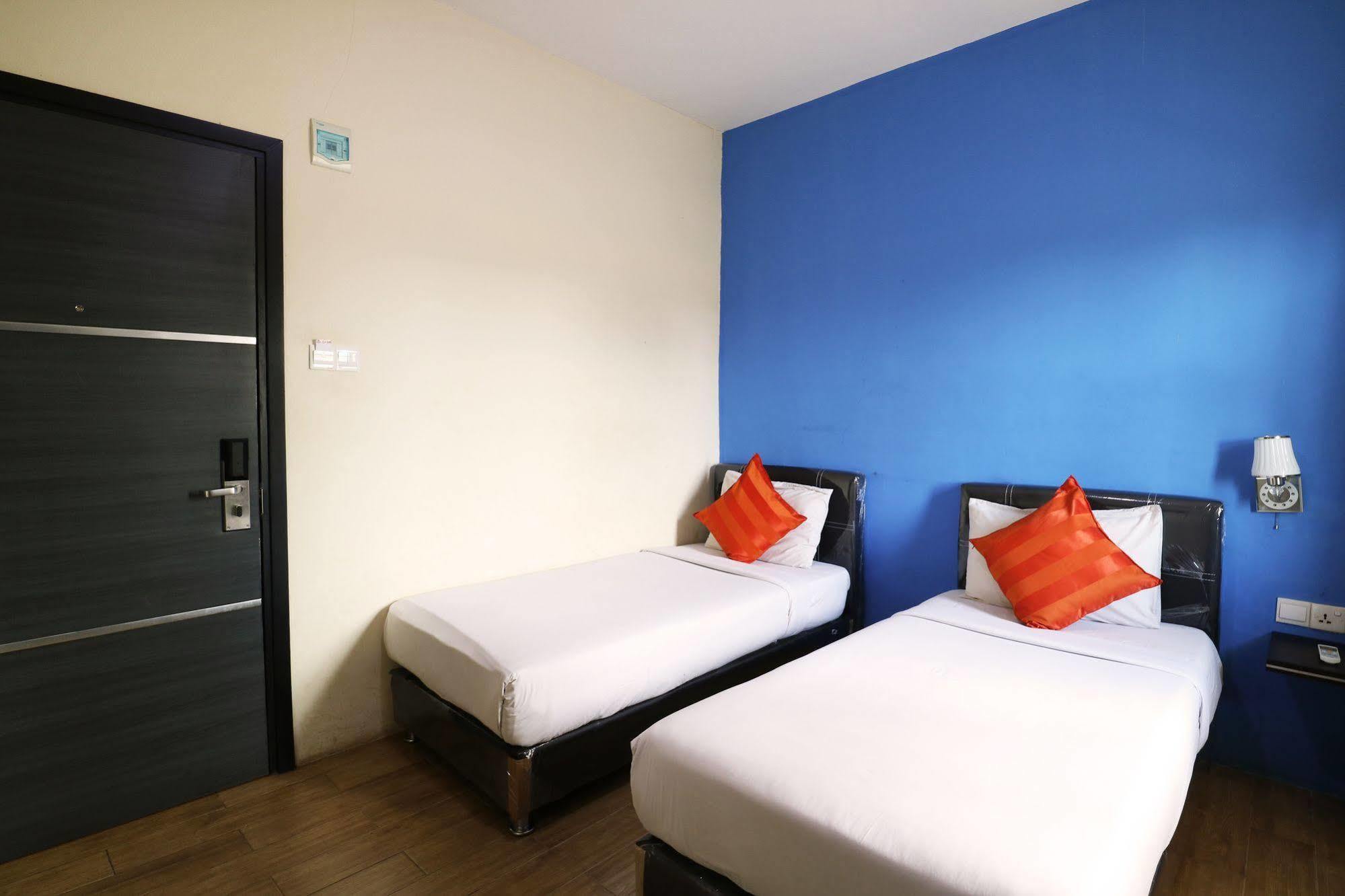 Blitz Batam Exterior foto