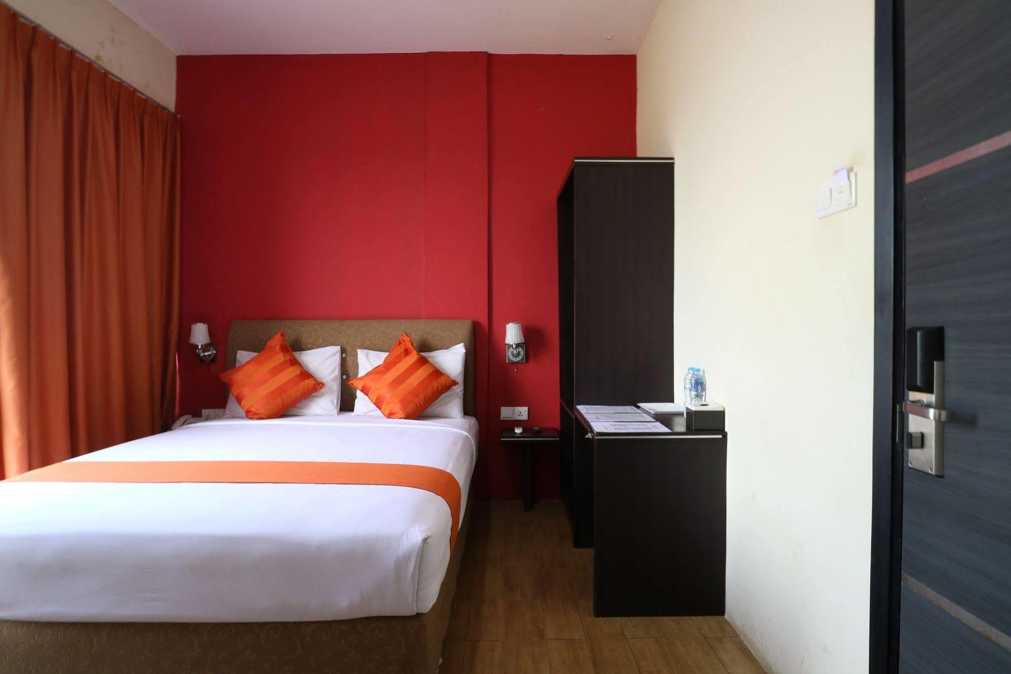 Blitz Batam Exterior foto