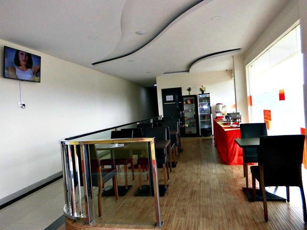 Blitz Batam Exterior foto