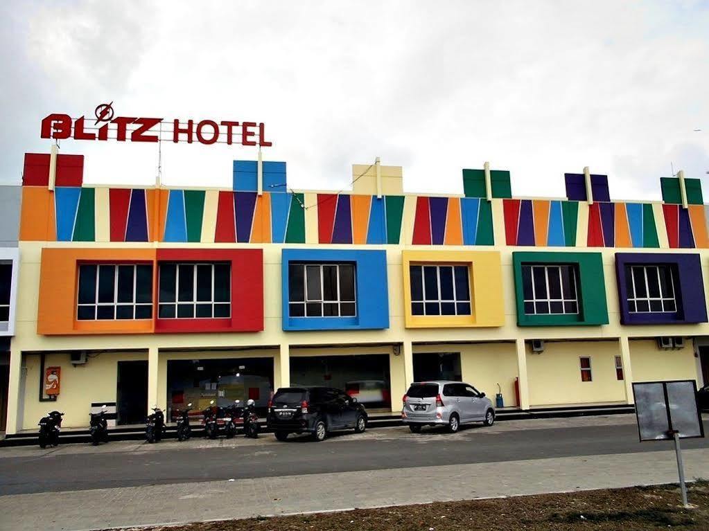 Blitz Batam Exterior foto