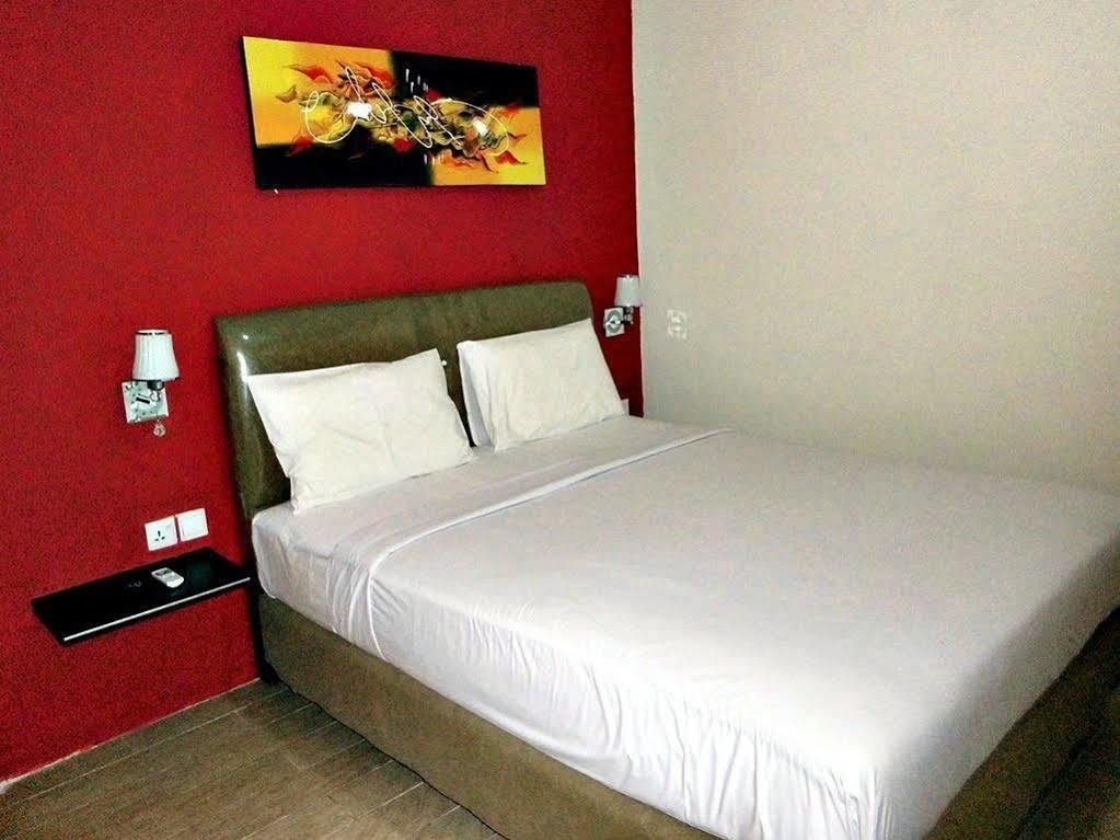 Blitz Batam Exterior foto
