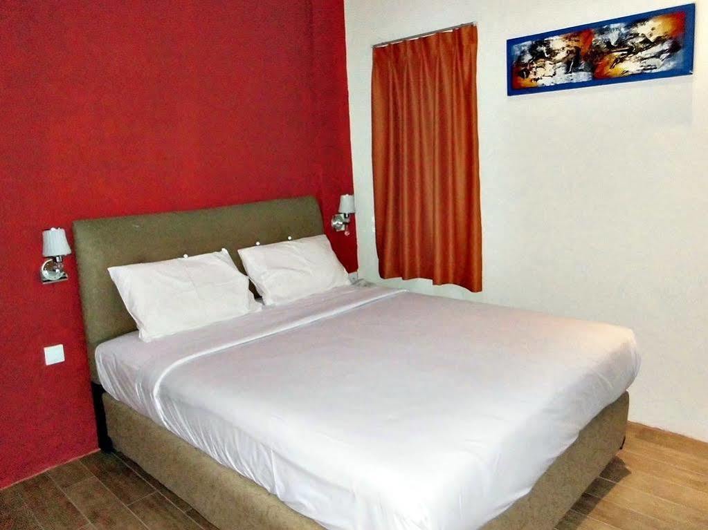 Blitz Batam Exterior foto