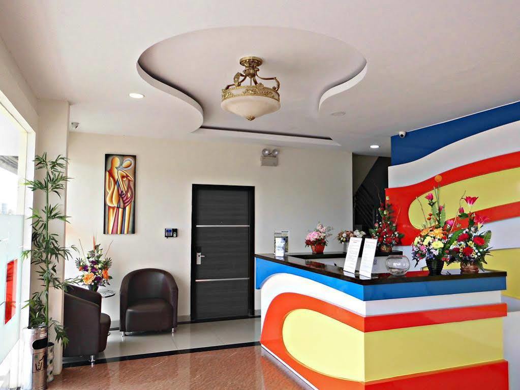 Blitz Batam Exterior foto